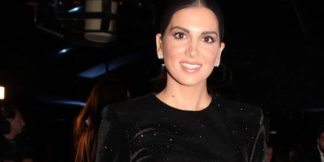 Σταματίνα Τσιμτσιλή | Stylish στο θέατρο - Το leather jacket της είναι ιδανικό για την εποχή