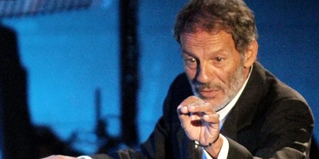 60 χρόνια πριν | Ο Σταύρος Ξαρχάκος στην πρώτη του συναυλία, όταν ήταν 26 ετών