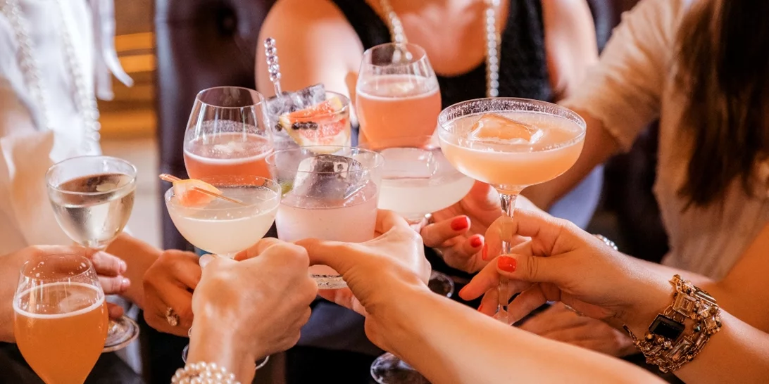 Σύσκεψη λοιμωξιολόγων την Τετάρτη | Επιστρέφει η μουσική, κλειστά τα κέντρα, προβληματισμός για τα γήπεδα