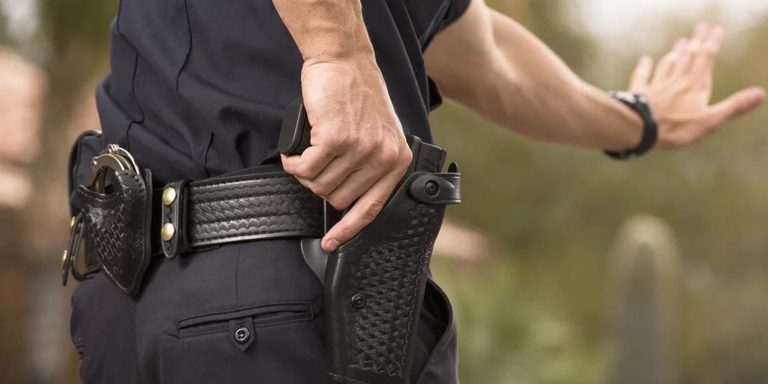 "Γλίστρησα, έπεσα και το πιστόλι μου εκπυρσοκρότησε" - Τι είπε ο αστυνομικός που σκότωσε τον 20χρονο στη Λάρισα