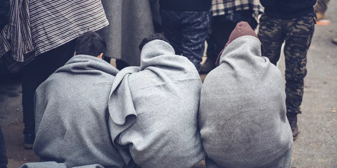 Απίστευτες σκηνές βίας στο Αφγανιστάν | Οι Ταλιμπάν χτυπούν και μαστιγώνουν πολίτες και περαστικούς στους δρόμους [Βίντεο]