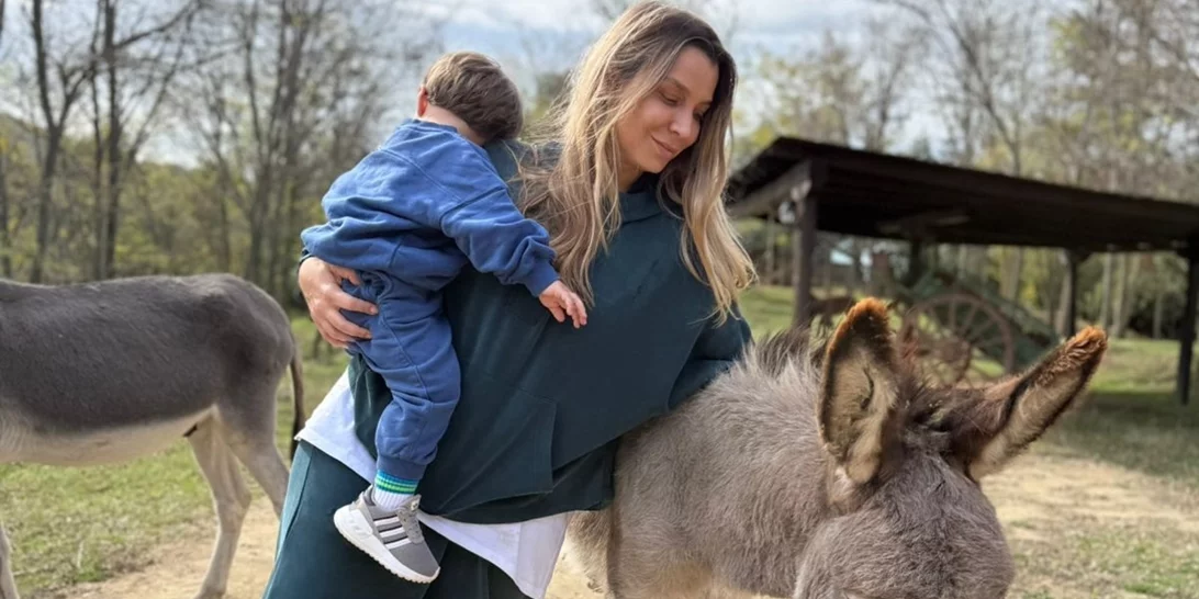 Κατρίνα Τσάνταλη | Οι σπάνιες φωτογραφίες με τον γιο της, Φοίβο σε εξόρμησή τους στη φύση