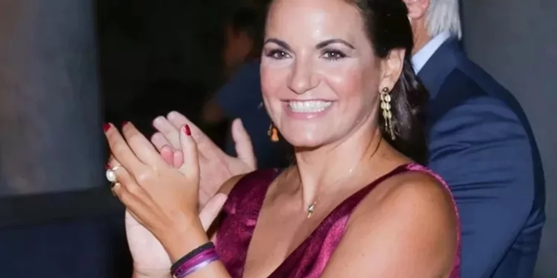 Όλγα Κεφαλογιάννη  | Φωτογραφίζεται με casual στιλ δίπλα στον σύζυγό της, Μίνωα Μάτσα