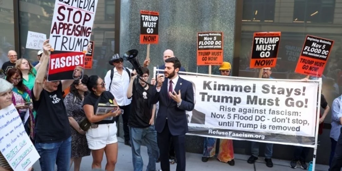 Διαδήλωση σεναριογράφων στη Νέα Υόρκη για την απομάκρυνση του Jimmy Kimmel από το ABC