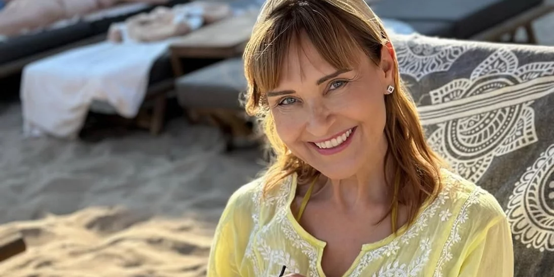 Μάρα Ζαχαρέα | Με τιρκουάζ μπικίνι και cocktail στο χέρι παρατείνει το καλοκαίρι