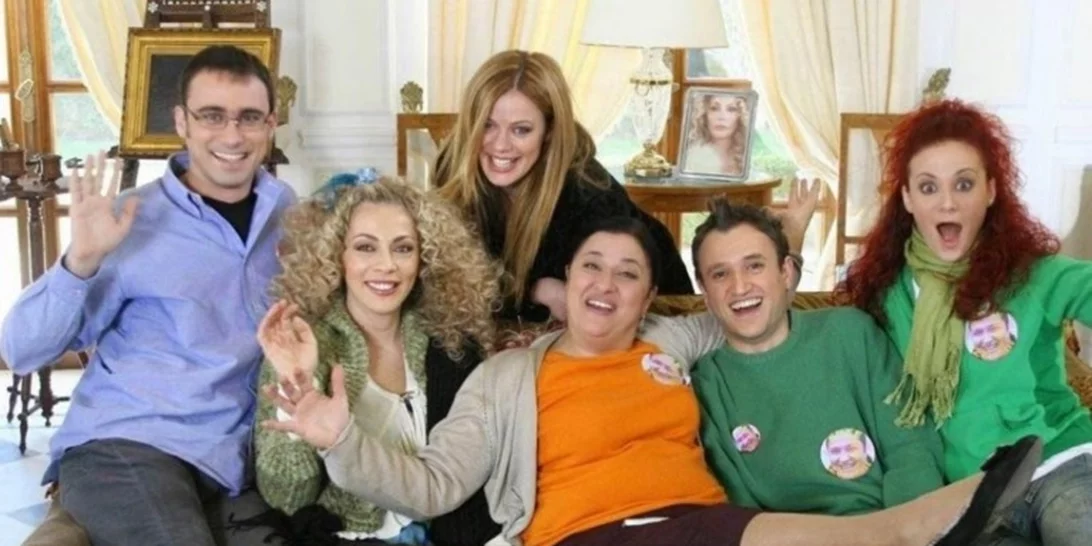 "Στο Πάρα Πέντε" | Σμαράγδα Καρύδη & Αγγελική Λάμπρη μεταμορφώνονται σε "Αγγέλα" και "Ντάλια" για το reunion της σειράς