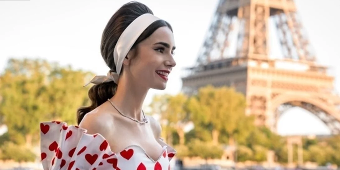 " Έμιλυ δεν είσαι ευπρόσδεκτη εδώ" - Το Παρίσι γέμισε με υβριστικά γκράφιτι εναντίον της σειράς "Emily in Paris".