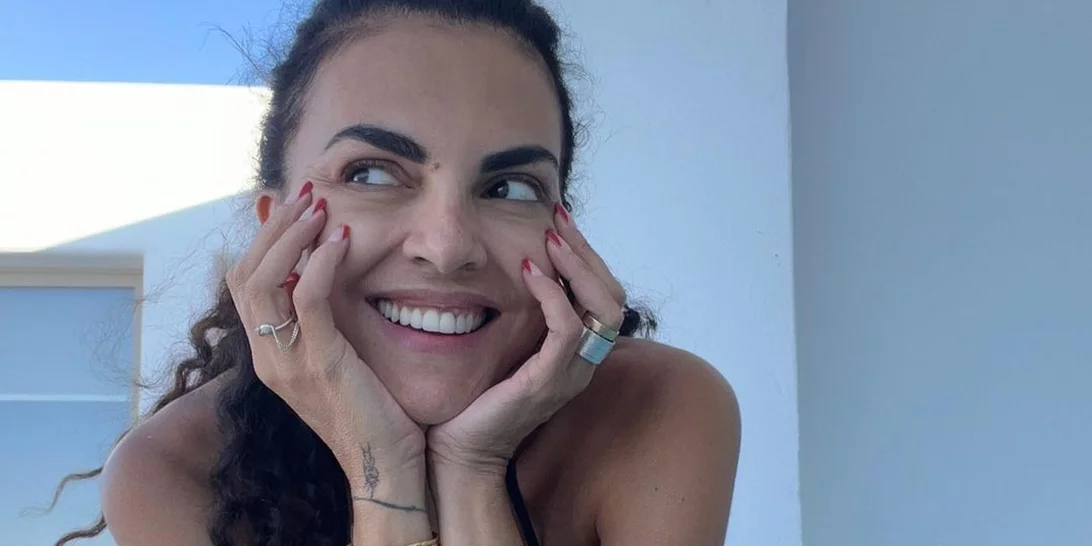 "What a body" | Η Μαρία Σολωμού ποζάρει με το μπικίνι της στο απέραντο γαλάζιο της Σαντορίνης