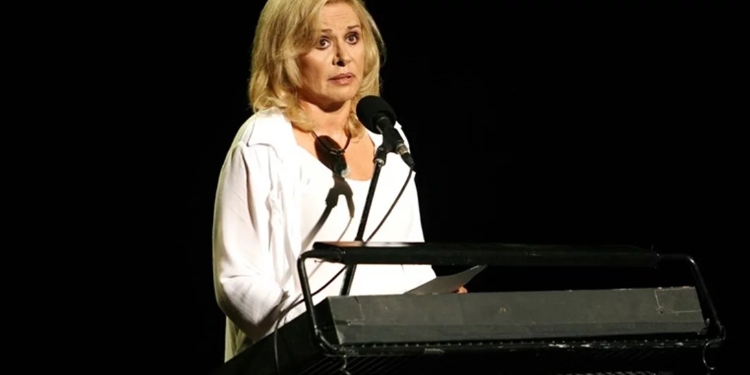 54 χρόνια πριν | Η εντυπωσιακή εμφάνιση της Βέρας Κρούσκα με μαγιό πλάι στον Άγγελο Αντωνόπουλο