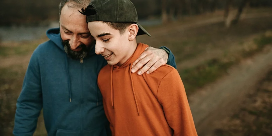 Ο Θάνος Ασκητής εξηγεί γιατί από τα 6 έως 16 έτη "ο γονιός πρέπει να είναι πολύ κοντά με το παιδί"