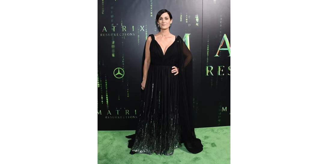 Carrie-Anne Moss | Η πρωταγωνίστρια του Matrix με το πιο cool Oscar De La Renta φόρεμα στην πρεμιέρα της ταινίας