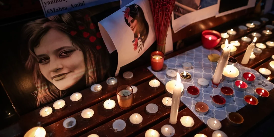 #MahsaAmini | Οι γυναίκες στο Ιράν διεκδικούν την ελευθερία... και τη ζωή τους - Μαζί τους ξεσηκώνουν όλη τη χώρα