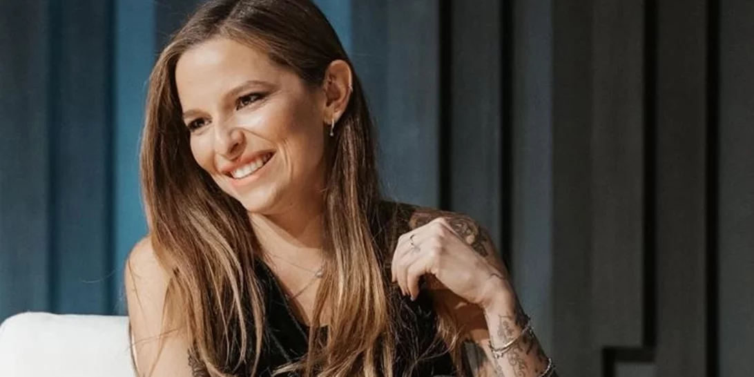 Η Εριέττα Κούρκουλου Λάτση ποζάρει με την εγκυμονούσα Κάτια Ζυγούλη στη Μύκονο