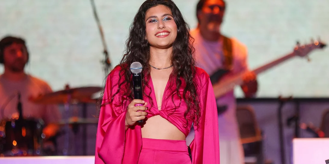 Η Μαρίνα Σπανού με oversized κοστούμι | Η μοντέρνα πινελιά στο look της