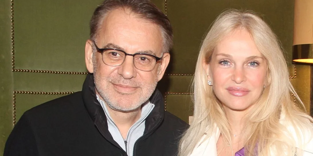 Μαρί Κωνσταντάτου | Με ανοιξιάτικο look με λάμψεις στο πλευρό του συντρόφου της, Γιάννη Κεντ