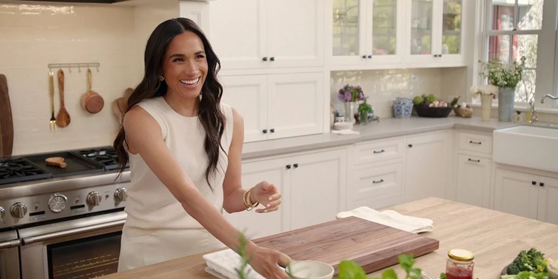 H Meghan Markle μας βάζει στην κουζίνα του σπιτιού της για τις ανάγκες της νέας της σειράς