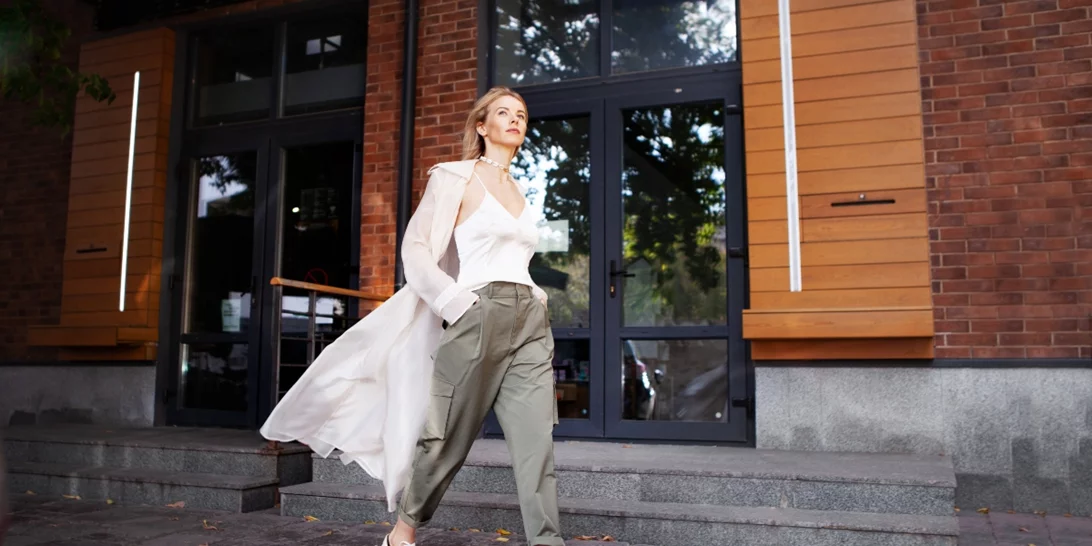 Εδώ θα βρεις τα πιο κομψά καλοκαιρινά looks για γυναίκες άνω των 50