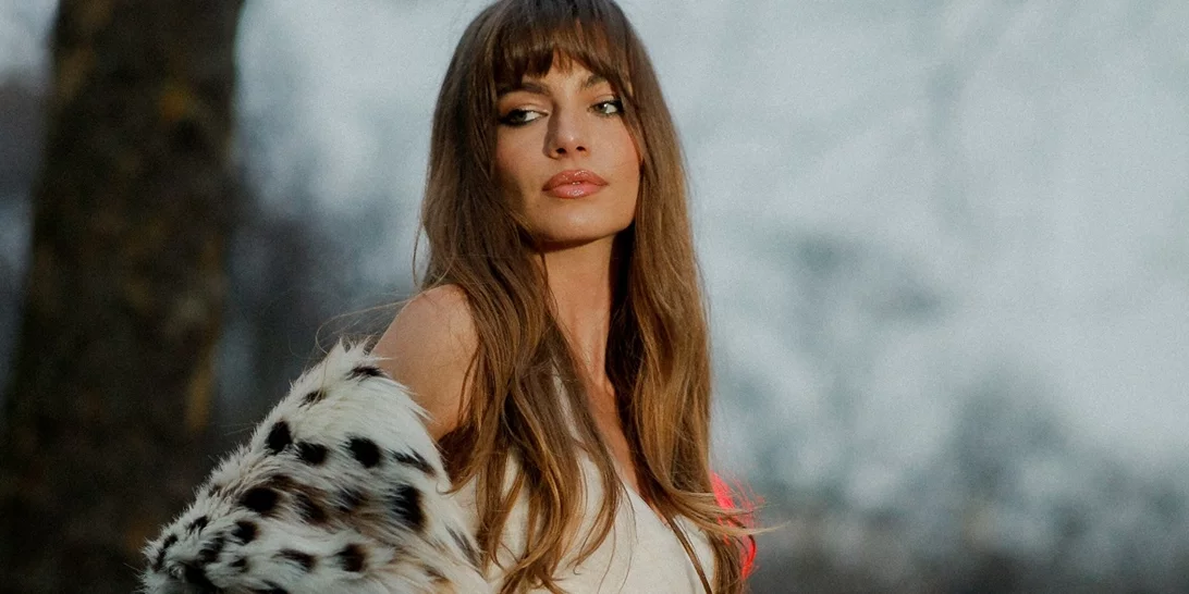 Τέλος το nude | 5 glam μανικιούρ για να υιοθετήσεις το mob wife trend