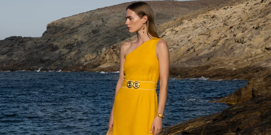 Καλεσμένη σε γάμο | 10 φορέματα από ελληνικά brands που θα σε αναδείξουν την πιο καλοντυμένη