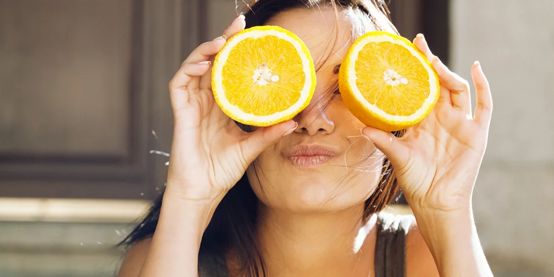 Kρέμες με Βιταμίνη C | Ποια ώρα της ημέρας είναι καλύτερο να τις εφαρμόζεις;