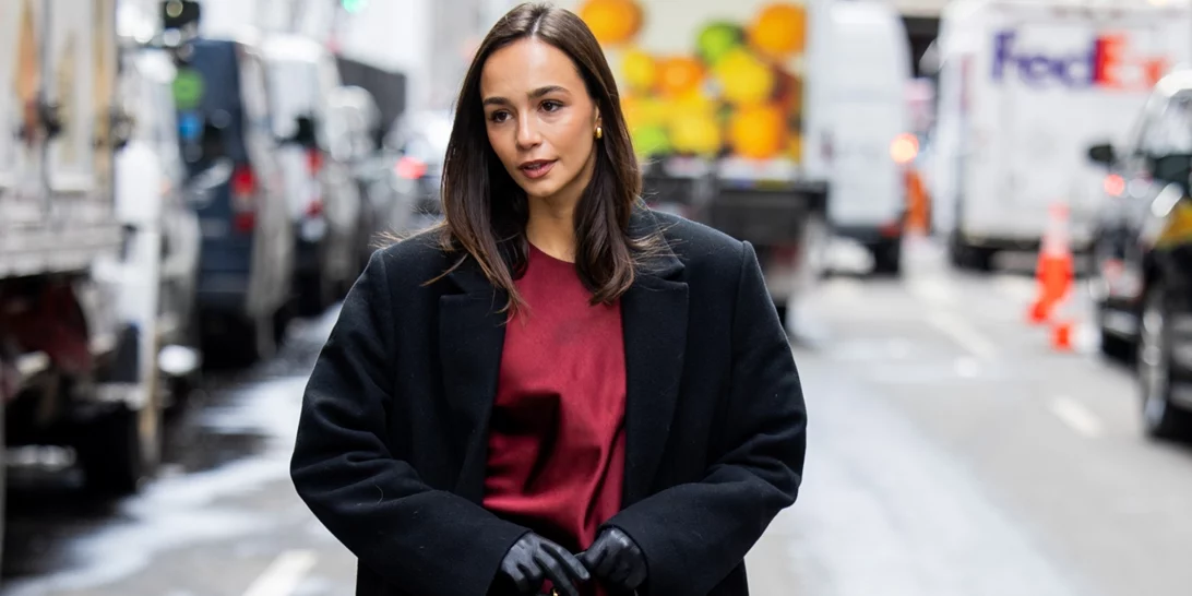 Το σατέν φόρεμα από τη Zara που θα αγοράσεις φέτος και θα φοράς για χρόνια