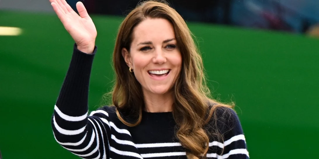 Το τοπ που έχει κάθε κομψή fashionista και χρειάζεσαι οπωσδήποτε αυτή την περίοδο