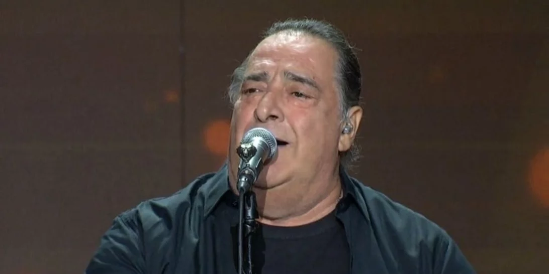 Οι επώνυμοι στο τελευταίο "αντίο" στον Βασίλη Καρρά