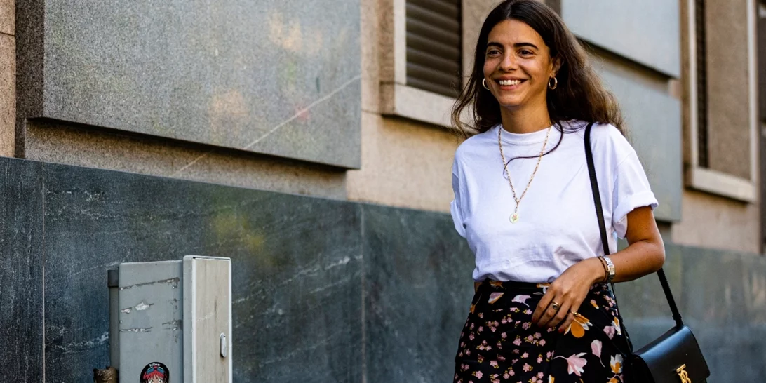 Τα πιο κομψά καλοκαιρινά tops που ταιριάζουν τέλεια με σορτς και mini φούστες