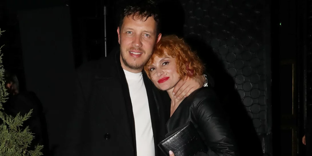 Ελεωνόρα Ζουγανέλη | "Δεν κατάλαβα ποτέ τα fake news περί εγκυμοσύνης. Μπορεί επειδή έχω λόρδωση και πετάγεται η κοιλιά μου"