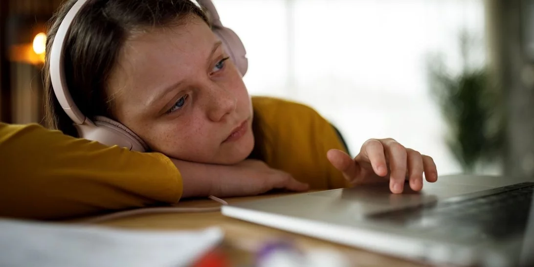 "Κενά παιδιά" | Τα παιδιά που στερούνται μια υγιή παιδική ηλικία