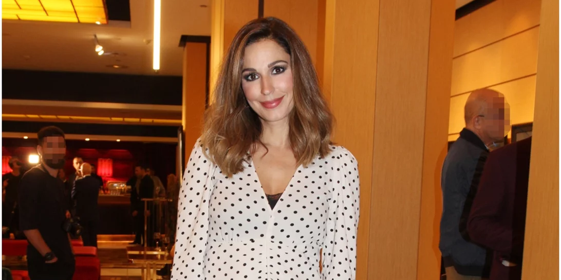 Η Κατερίνα Παπουτσάκη φόρεσε ασορτί sneakers με το γιο της από το H&M