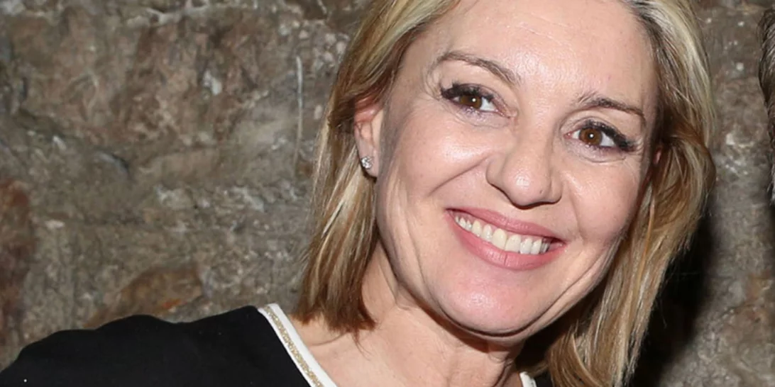 H Νατάσα Ράγιου έγινε νονά | Το midi μπλε φόρεμα και οι φωτογραφίες με τη βαφτιστήρα της