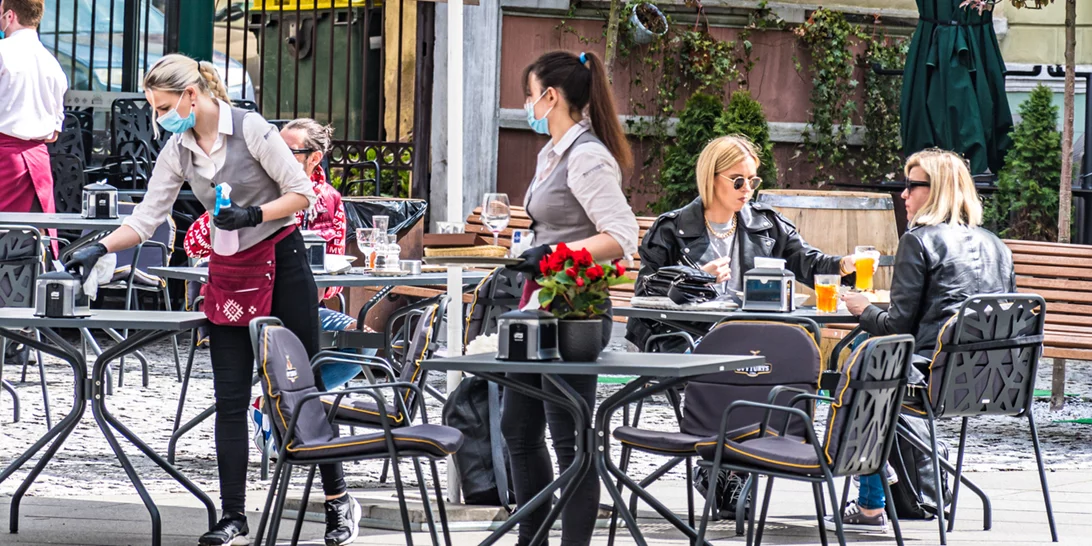 Οριστικό | Από το Σάββατο μουσική στην εστίαση και επέκταση κυκλοφορίας έως τη 01:30