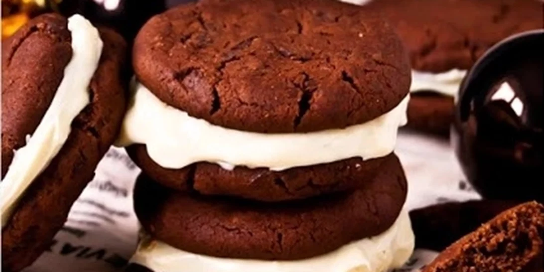 Σοκολατένια μαλακά μπισκότα (χωρίς αυγό) με γκανάς λευκής σοκολάτας