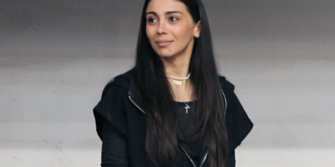 Η Ολυμπία Χοψονίδου φόρεσε το πιο extreme τζιν που ξεχωρίζει στις φετινές τάσεις