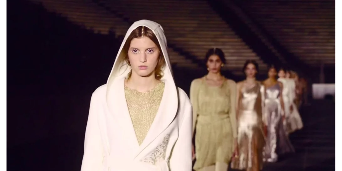 Dior Cruise 2022 | Μια ωδή στο αρχαιοελληνικό παρελθόν αλλά με το βλέμμα στραμμένο στο μέλλον