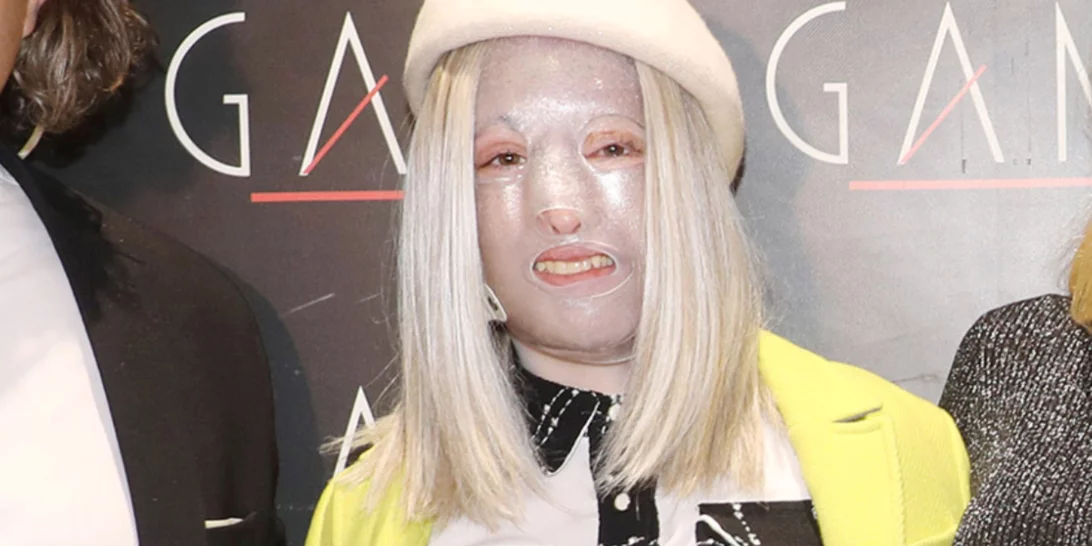 Ιωάννα Παλιοσπύρου | Δείχνει για πρώτη φορά το πρόσωπό της χωρίς μάσκα σε μια συγκλονιστική φωτογραφία