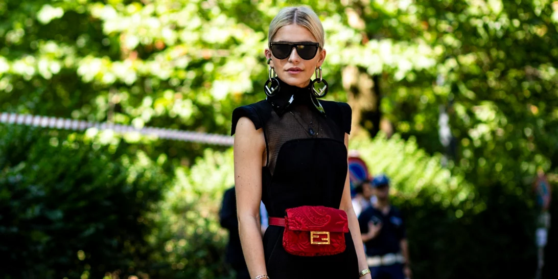 Από το γραφείο στη βραδινή έξοδο | Το μαύρο φόρεμα από το Zara που αξίζει να αποκτήσεις