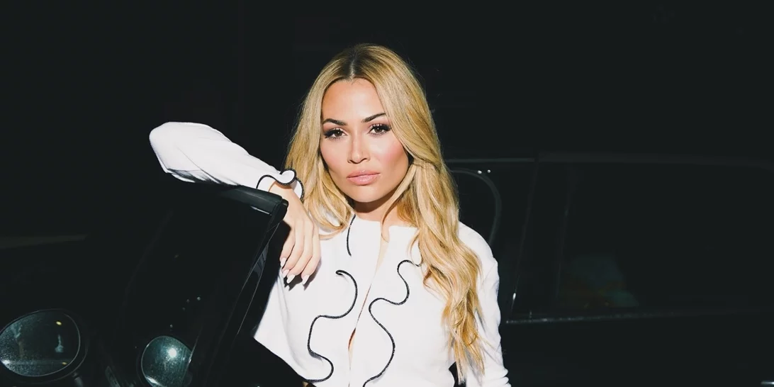 Παντρεύεσαι; Η Ελένη Βουλγαράκη με τα ψηλοτάκουνα πέδιλα που μπορείς να βάλεις στον γάμο σου