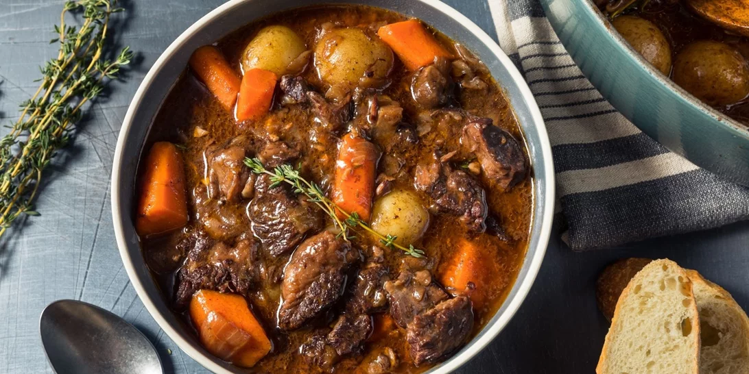 Μοσχάρι με πατάτες στο φούρνο- Η συνταγή με το μυστικό για να λιώνει στο στόμα