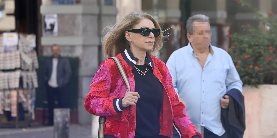 Η Έλλη Στάη προτείνει να φορέσεις florals ακόμα και τον χειμώνα | Το look που θα σε εμπνεύσει