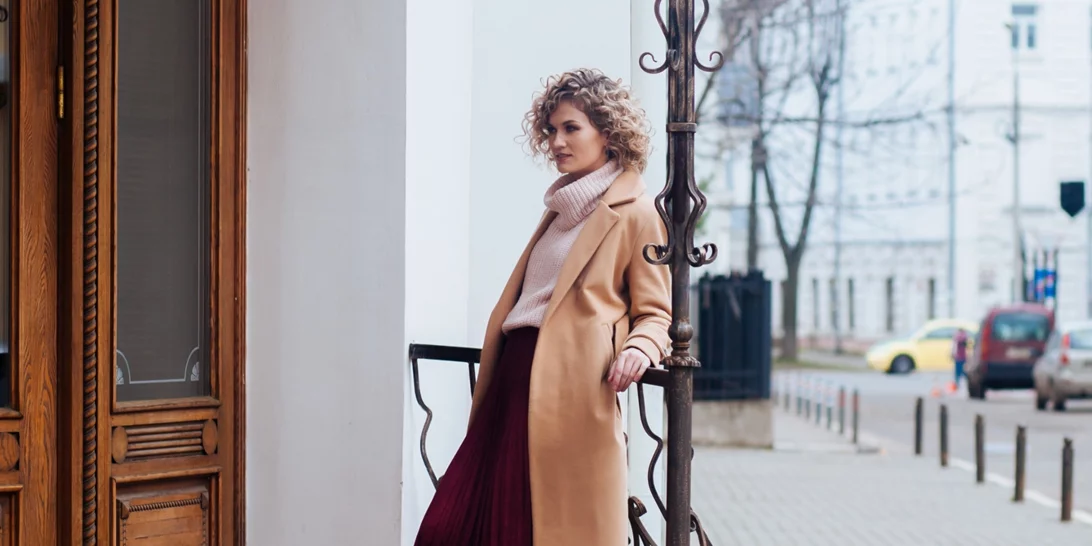 Τα πιο κομψά looks που μπορείς να δημιουργήσεις τον χειμώνα με τα πουλόβερ σου