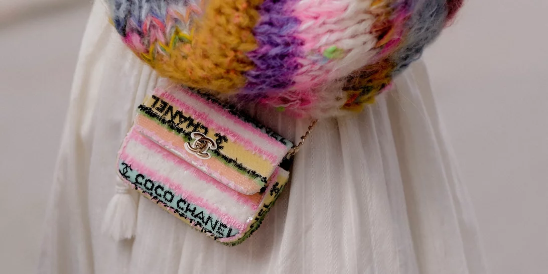 Τα έξυπνα styling hacks που ακολουθούν οι fashionistas για ανανεωμένο στιλ