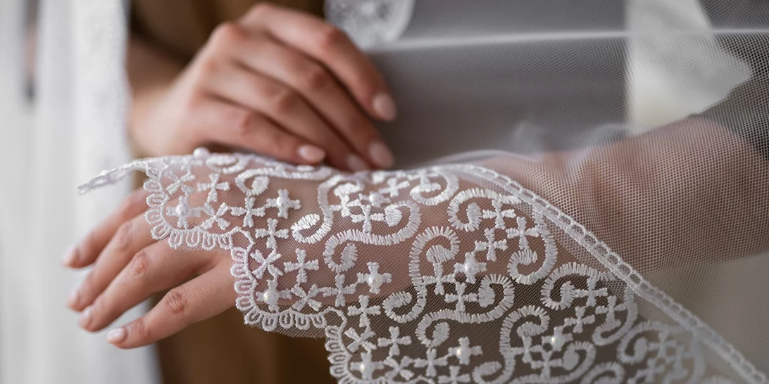 "Ξεχασμένες Δαντέλες, Νέα Πνοή": Μια υπέροχη έκθεση στον Κήπο του Εθνικού Αρχαιολογικού Μουσείου