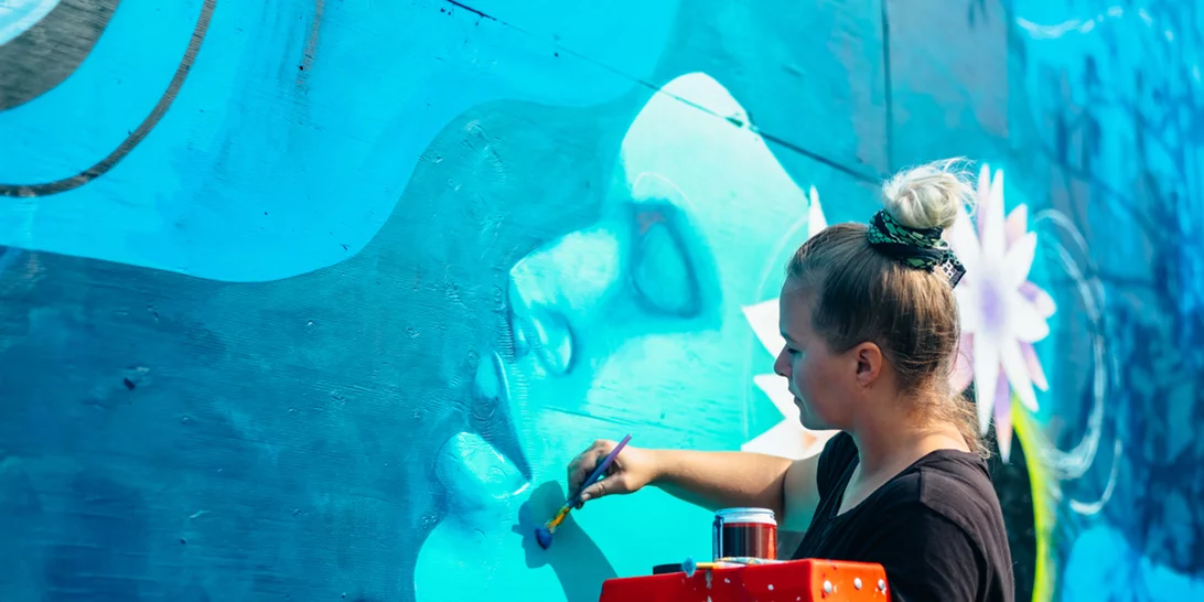 Η Shamsia Hassani, η πρώτη καλλιτέχνης δρόμου στο Αφγανιστάν, εξομολογείται