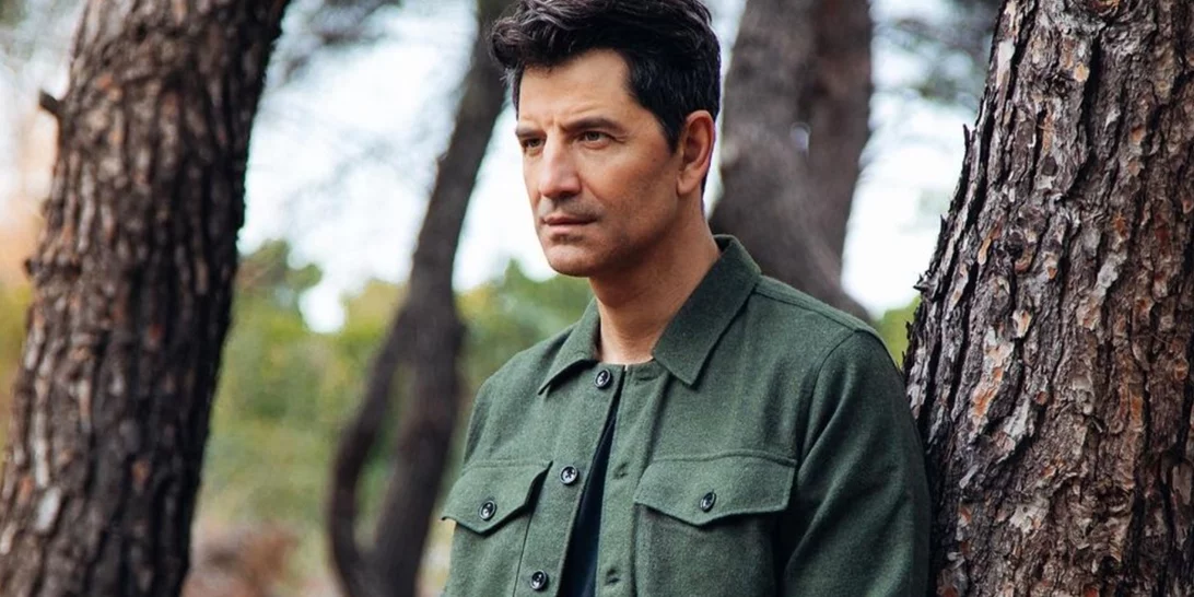 Ο Σάκης Ρουβάς σε ρόλο μανάβη στον κήπο του | Το βίντεο που δημοσίευσε