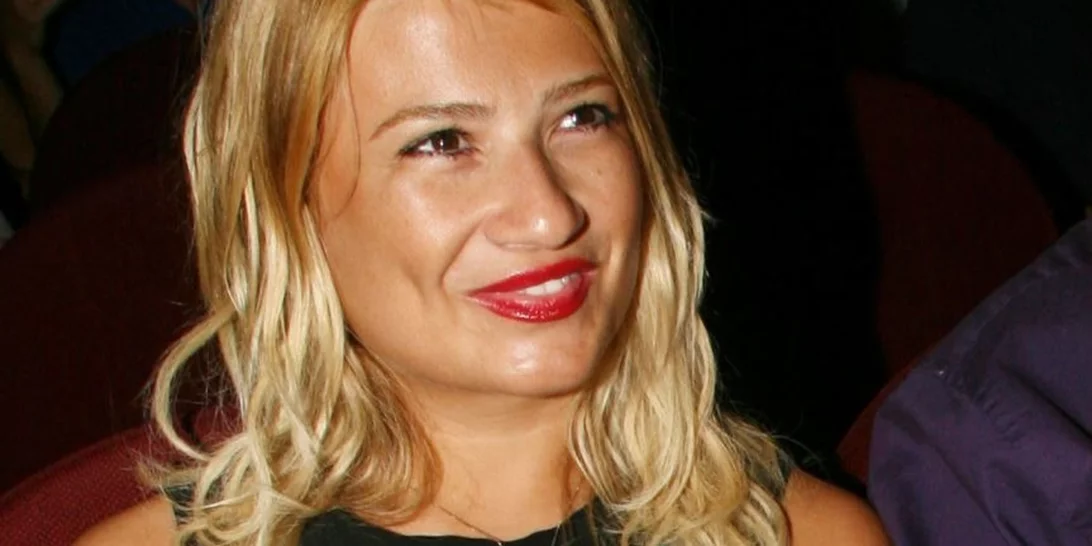 Φαίη Σκορδά | Ανοίγει το πολυτελές μπάνιο του υπνοδωματίου της