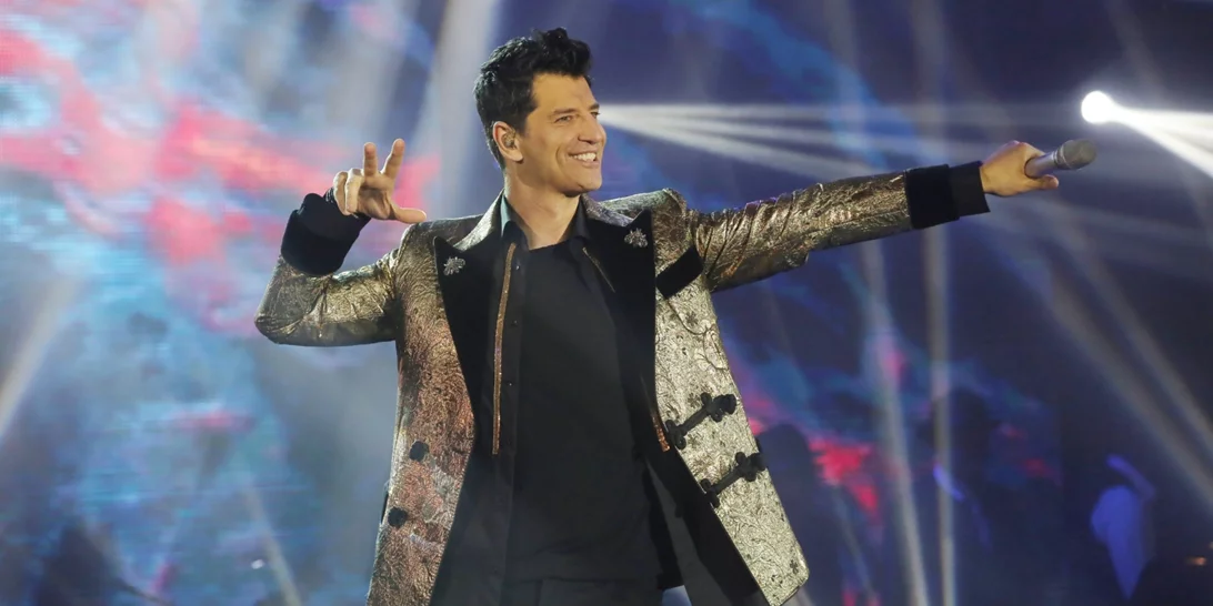 Όταν η Αναστασία Ρουβά πετούσε λουλούδια στον μπαμπά της, Σάκη Ρουβά από το πρώτο τραπέζι