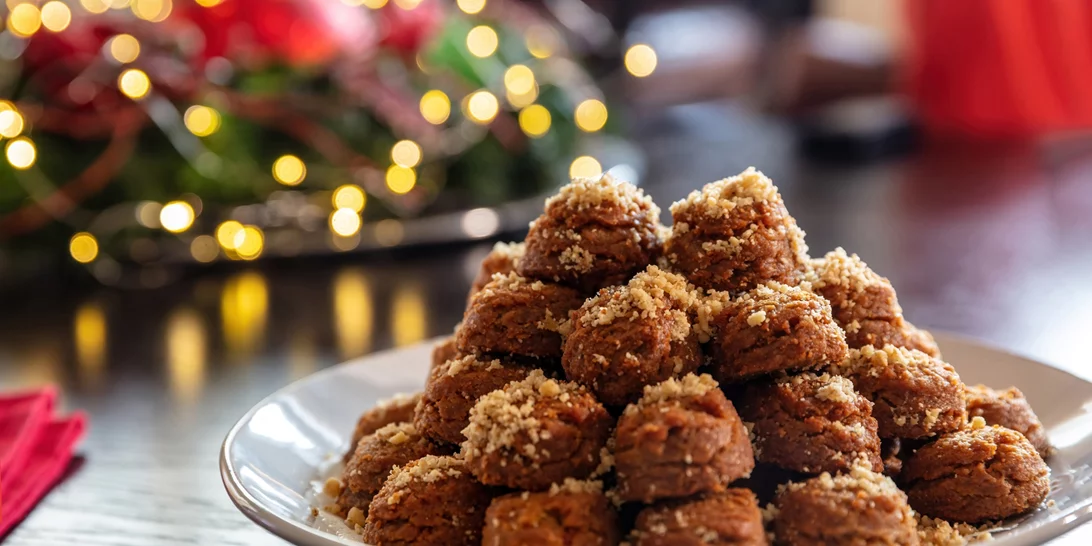 Φέτος θα φτιάξεις τα τέλεια μελομακάρονα | Τα 5 μυστικά της Αργυρώς Μπαρμπαρίγου που χρειάζεται να ξέρεις