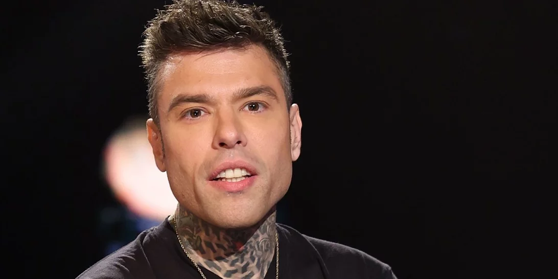 Ο Fedez αφηγείται το τέλος του γάμου του με την Chiara Ferragni και την απόπειρα αυτοκτονίας στο πρώτο του βιβλίο